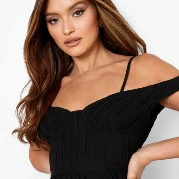 Pleated Cold Shoulder Midi Dress BooHoo- Black (sz 6) - NWT - Picture 4 of 8